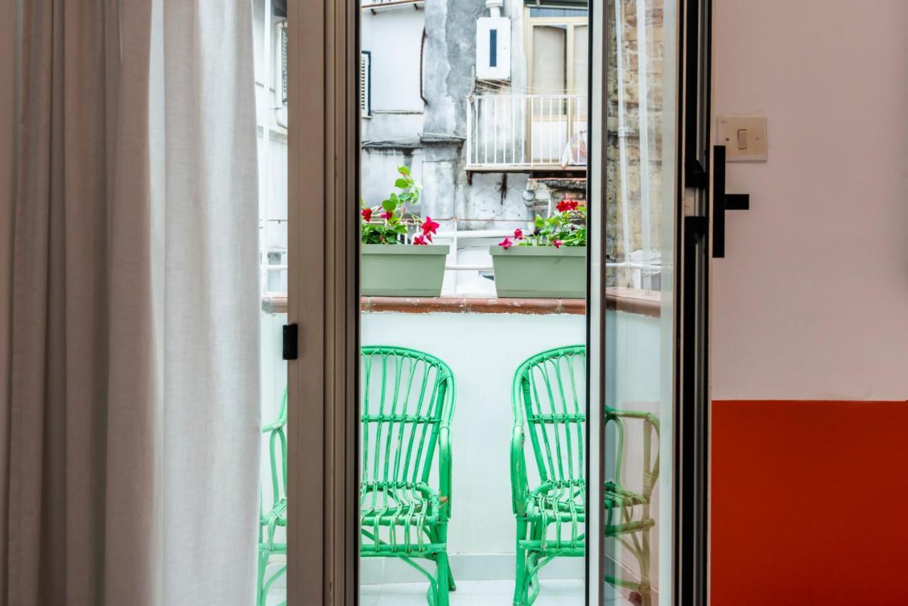 Charming Apartment With Balcony In The Historic Center Napoli Dış mekan fotoğraf