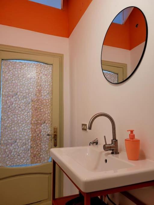 Charming Apartment With Balcony In The Historic Center Napoli Dış mekan fotoğraf